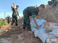 Troops of Division 312: Swift and dedicated in helping flood-hit people